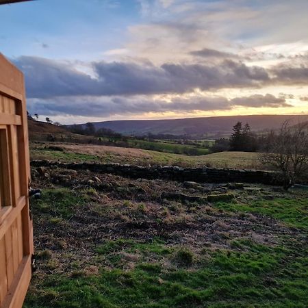 Wainstones Shepherd'S Hut Hotel Chop Gate Exterior photo