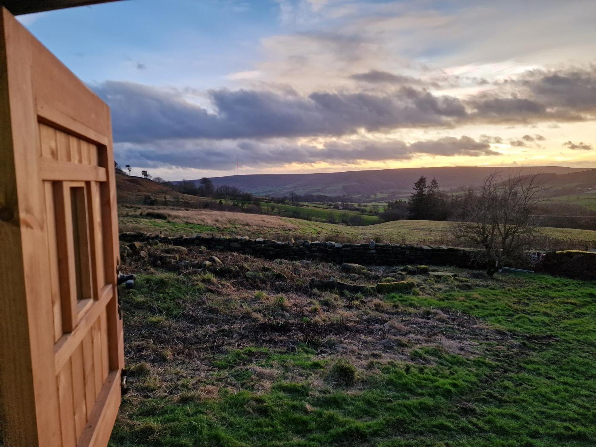 Wainstones Shepherd'S Hut Hotel Chop Gate Exterior photo