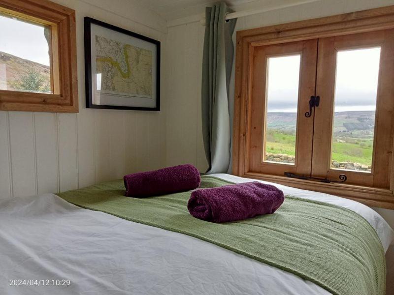 Wainstones Shepherd'S Hut Hotel Chop Gate Exterior photo