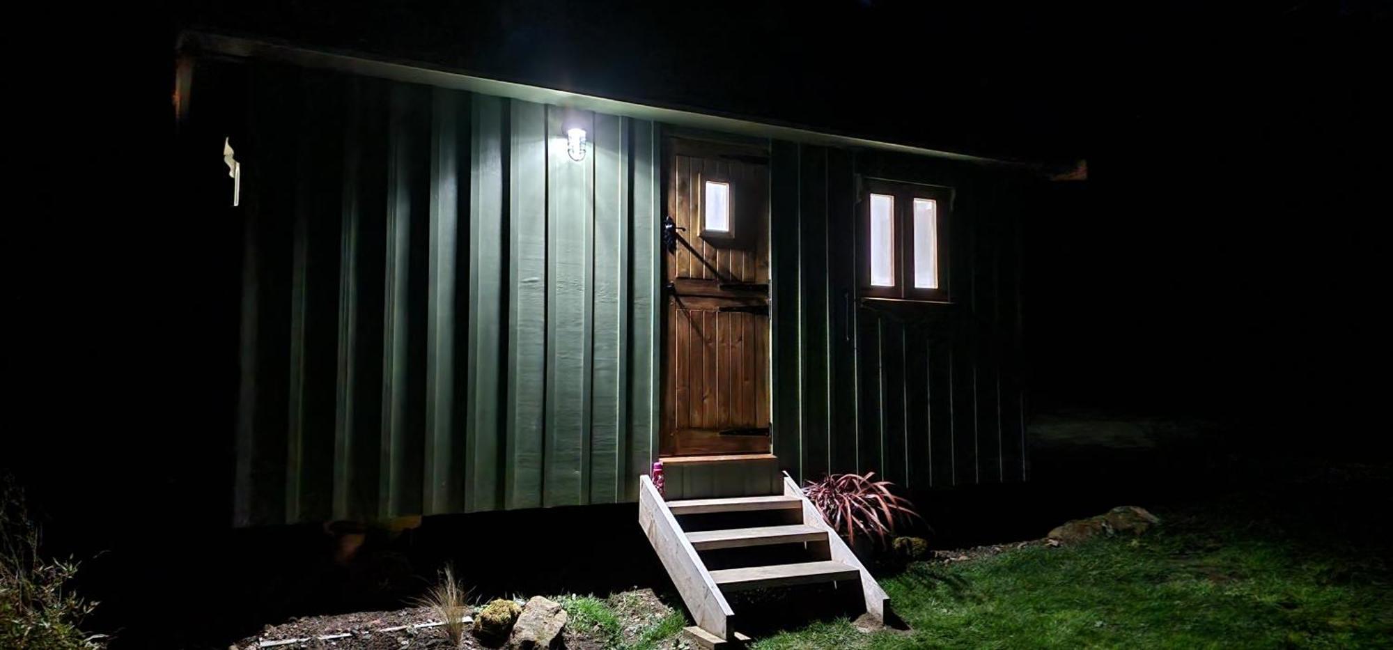 Wainstones Shepherd'S Hut Hotel Chop Gate Exterior photo