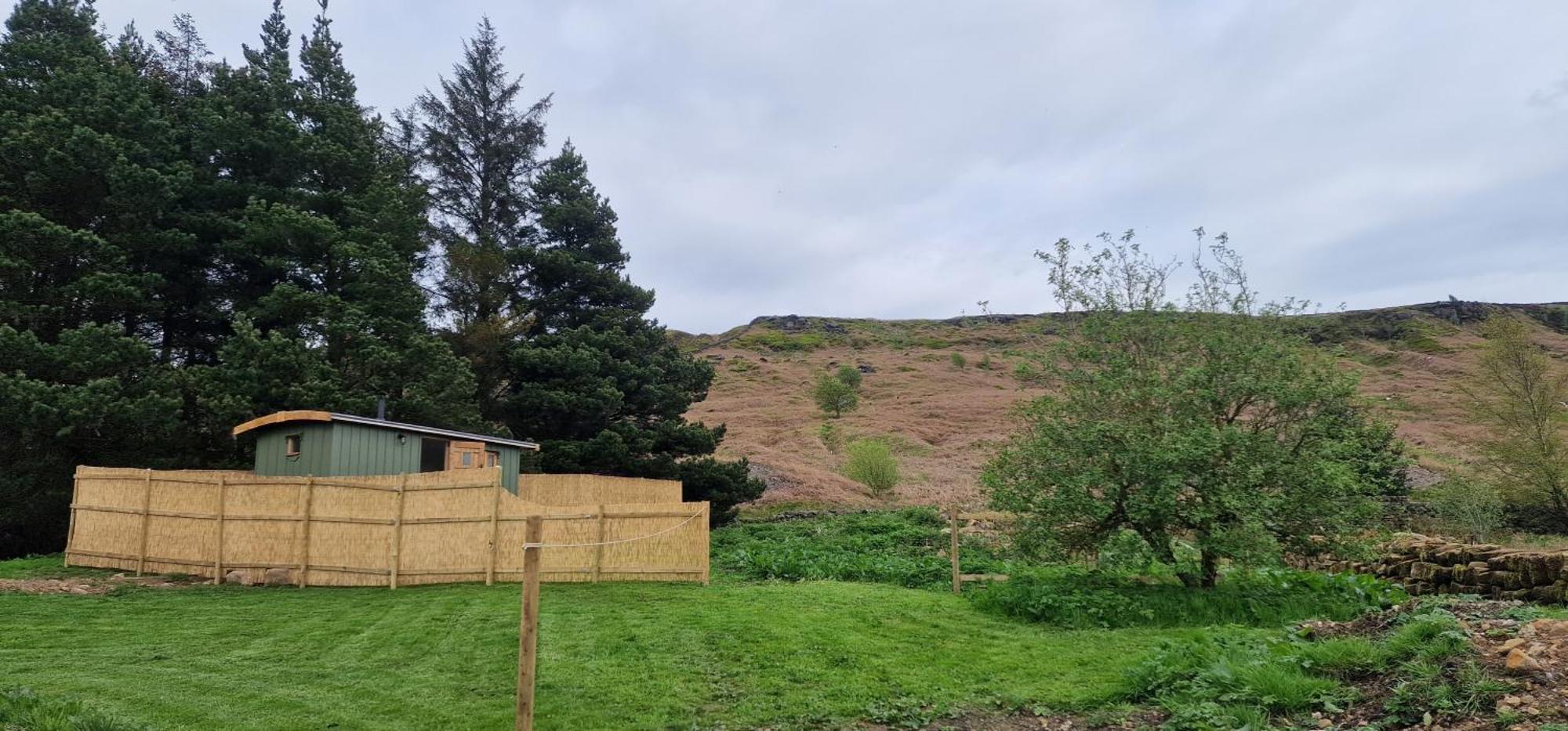 Wainstones Shepherd'S Hut Hotel Chop Gate Exterior photo