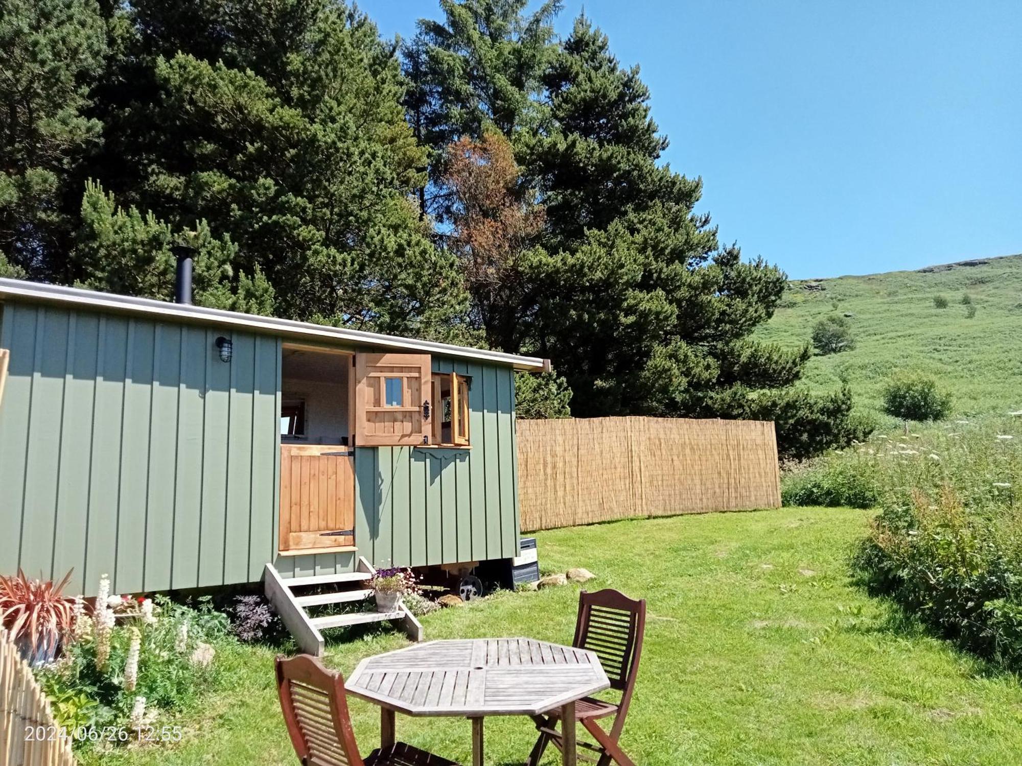 Wainstones Shepherd'S Hut Hotel Chop Gate Exterior photo